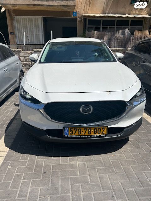 מודעת רכב מאזדה CX-30