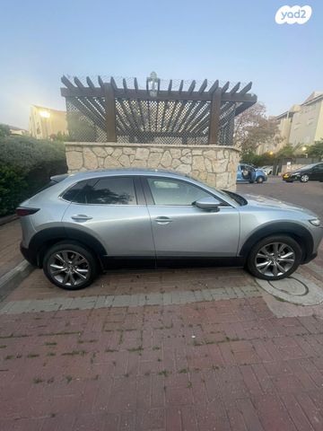 מודעת רכב מאזדה CX-30