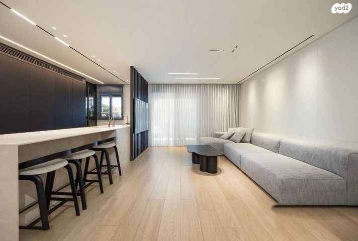 אדמונד סחייק 12