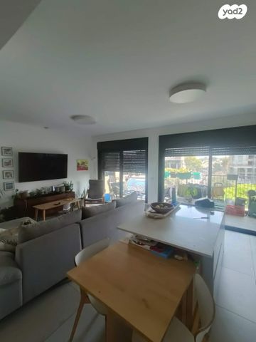 מעפילי אגוז 58