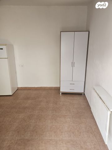 מורדי הגטאות 27