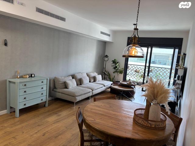 שרה אהרונסון 3