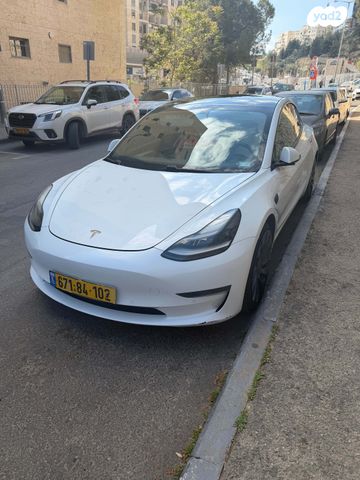 מודעת רכב טסלה מודל 3