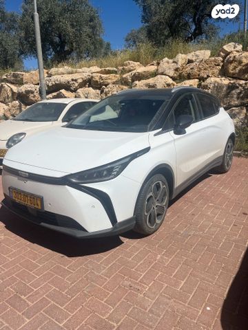 מודעת רכב ג׳ילי Geometry C