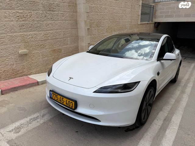 מודעת רכב טסלה מודל 3