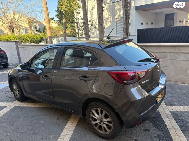 מודעת רכב מאזדה 2