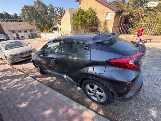 מודעת רכב טויוטה C-HR