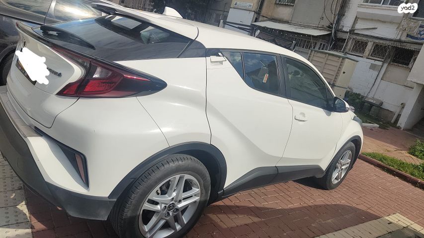 מודעת רכב טויוטה C-HR