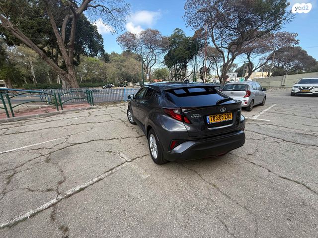 מודעת רכב טויוטה C-HR