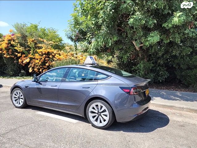 מודעת רכב טסלה מודל 3