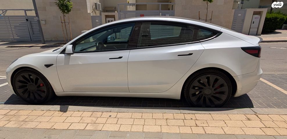 מודעת רכב טסלה מודל 3