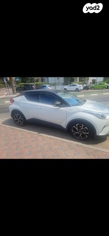 מודעת רכב טויוטה C-HR