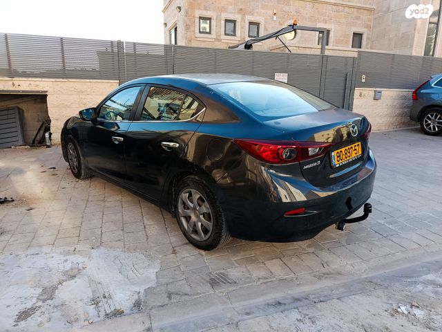 מודעת רכב מאזדה 3