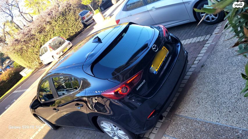 מודעת רכב מאזדה 3