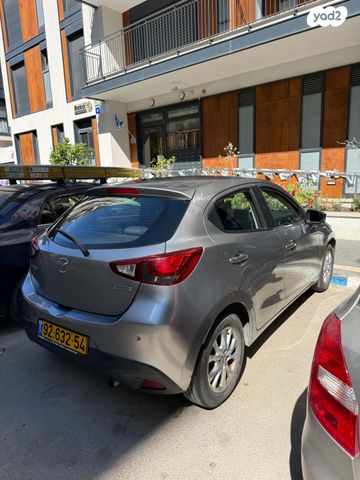 מודעת רכב מאזדה 2