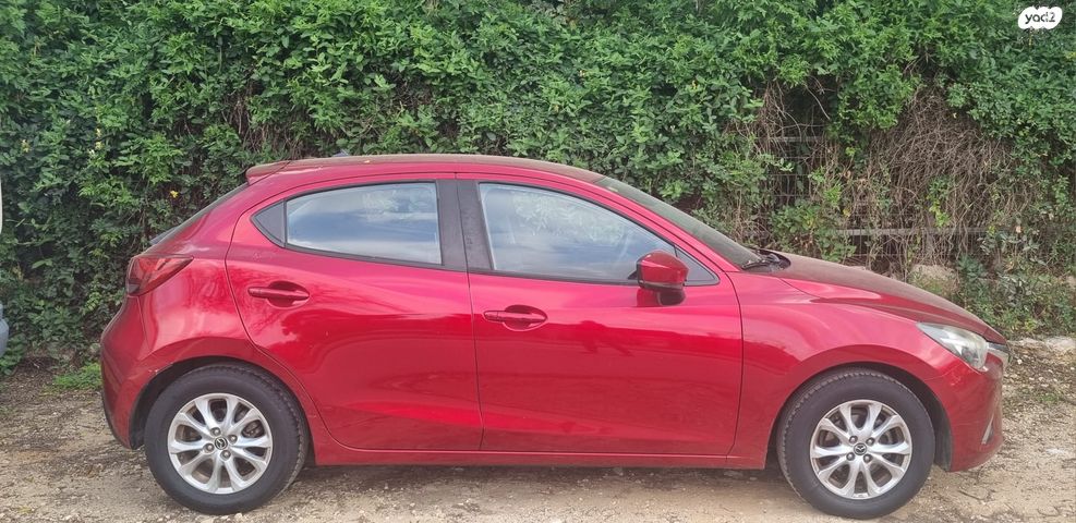 מודעת רכב מאזדה 2