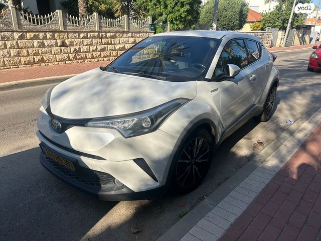 מודעת רכב טויוטה C-HR