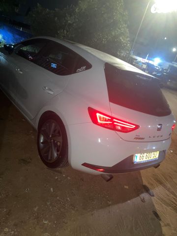 מודעת רכב סיאט לאון