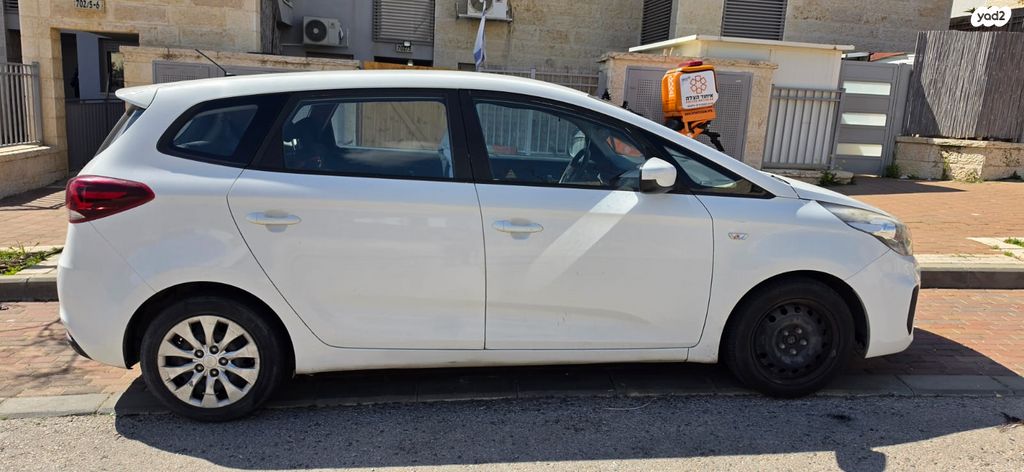 מודעת רכב קיה קארנס