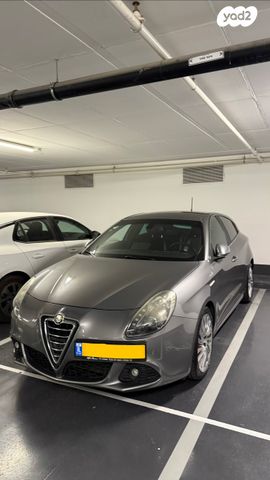 מודעת רכב אלפא רומיאו ג'ולייטה