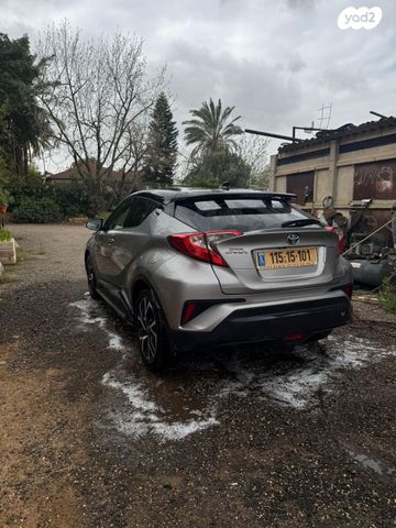 מודעת רכב טויוטה C-HR