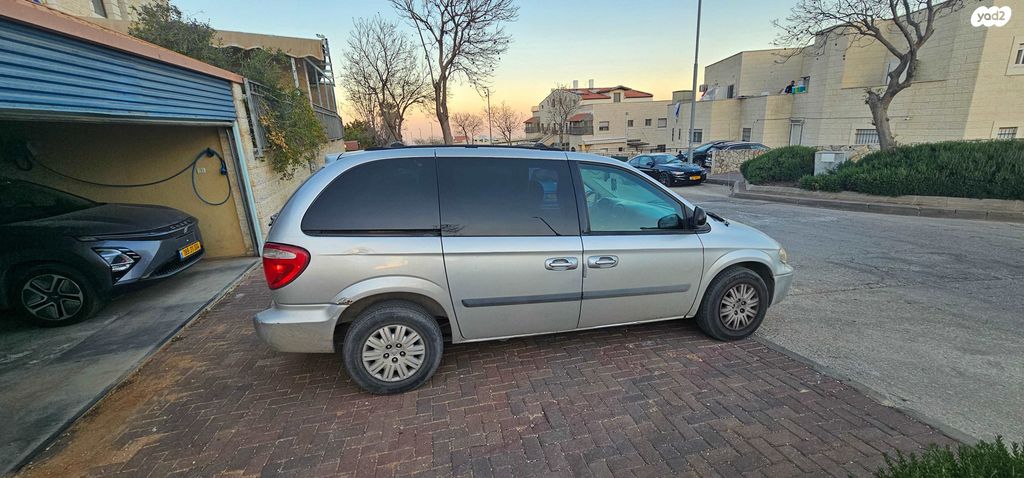 מודעת רכב קרייזלר וויאג'ר