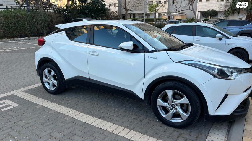 מודעת רכב טויוטה C-HR