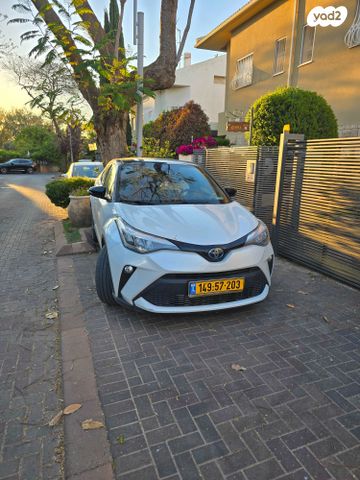 מודעת רכב טויוטה C-HR