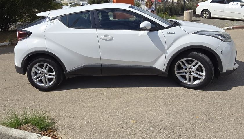 מודעת רכב טויוטה C-HR