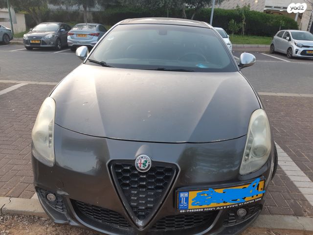 מודעת רכב אלפא רומיאו ג'ולייטה