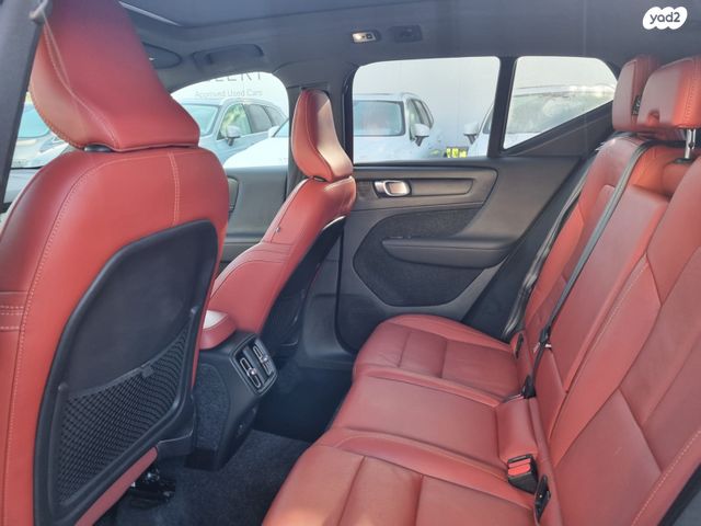 מודעת רכב וולוו XC40 2