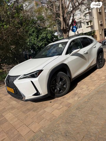 מודעת רכב לקסוס UX