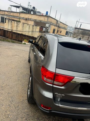 מודעת רכב ג'יפ גרנד צ'ירוקי