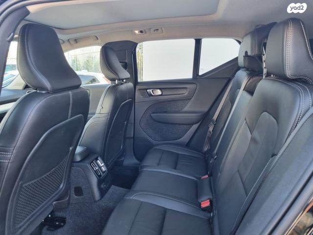 מודעת רכב וולוו XC40 2