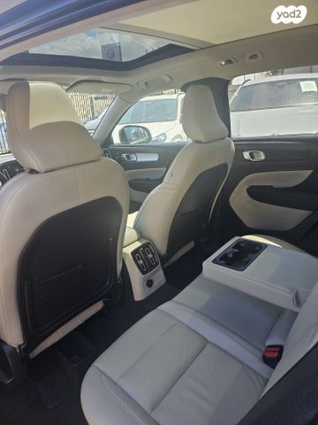 מודעת רכב וולוו XC40 2