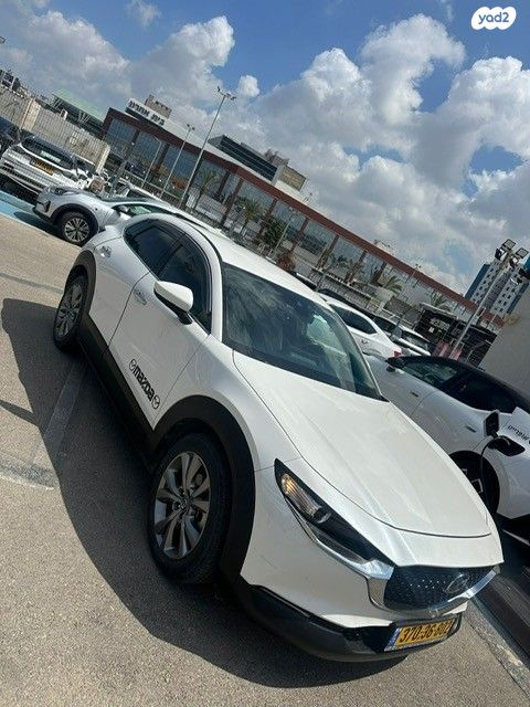 מודעת רכב מאזדה CX-30