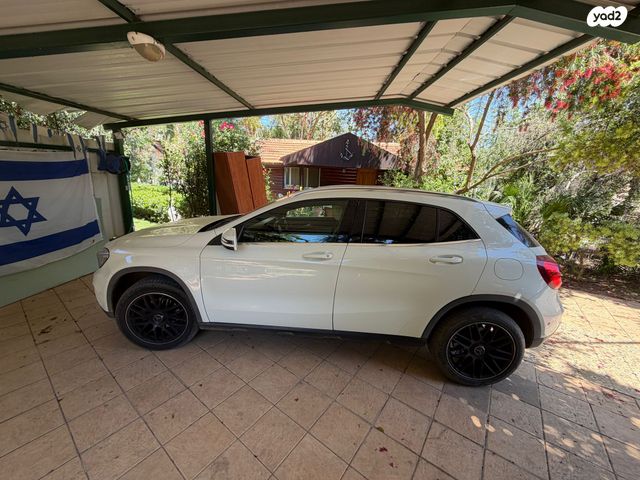 מודעת רכב מרצדס-בנץ GLA