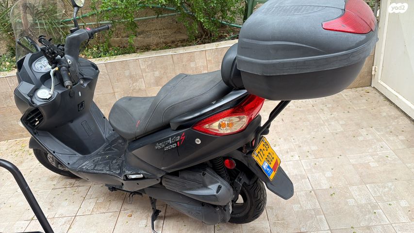 מודעת רכב סאן יאנג ג'וי רייד 200