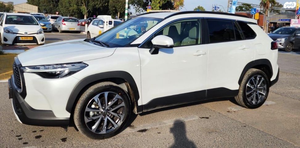 מודעת רכב טויוטה קורולה קרוס