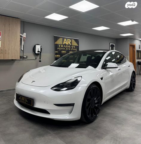 מודעת רכב טסלה מודל 3