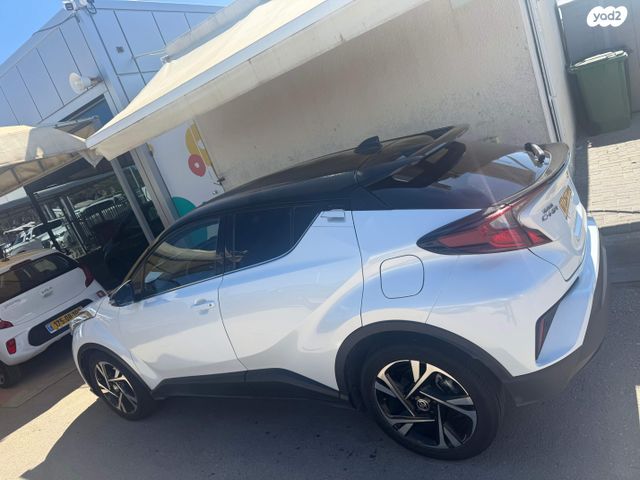 מודעת רכב טויוטה C-HR