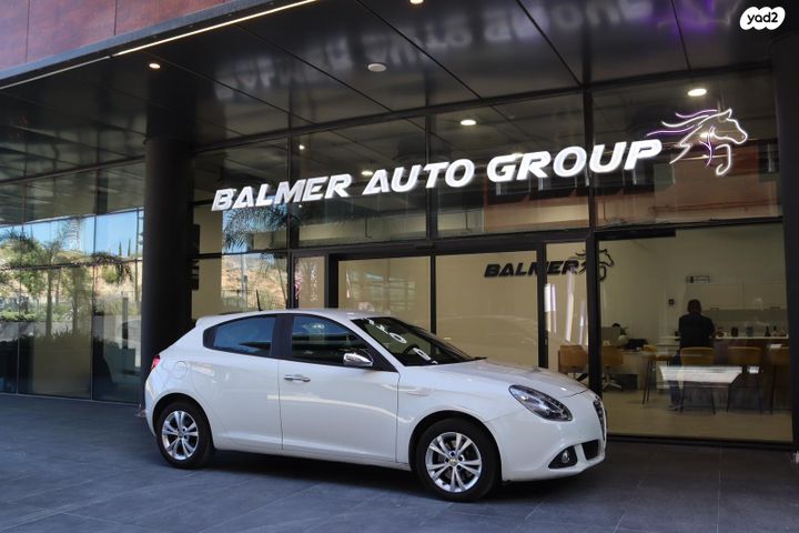 מודעת רכב אלפא רומיאו ג'ולייטה