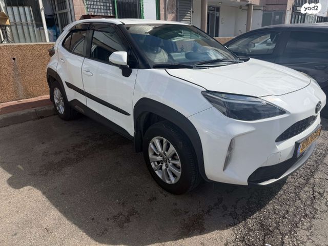 מודעת רכב טויוטה יאריס קרוס