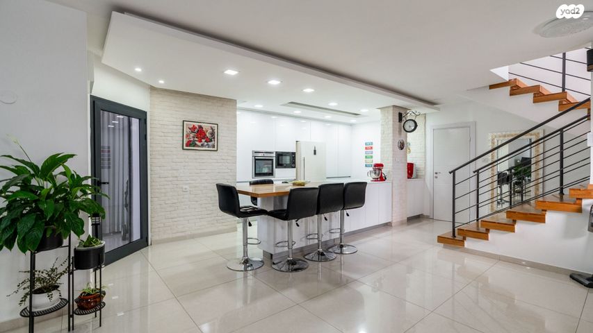 יהודה דה בוטון 8