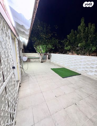 יקותיאל אדם 55