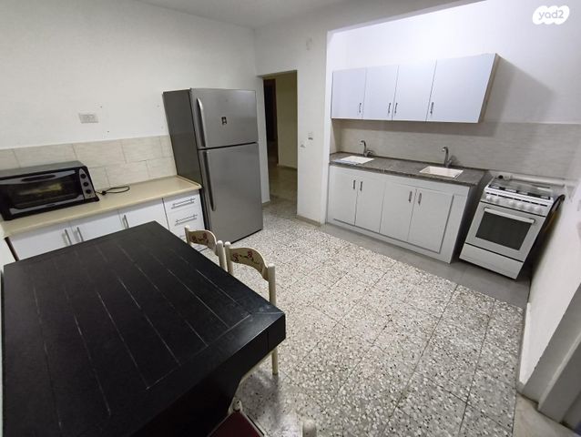 קיבוץ גלויות 63