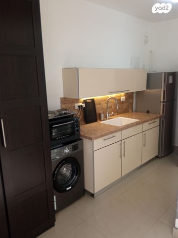 א.ד. גורדון 18