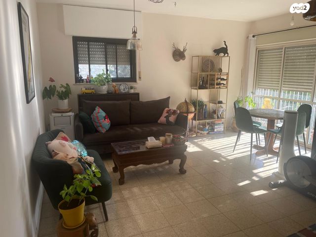 מרדכי היהודי 18