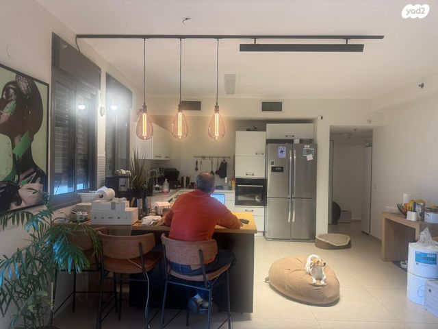 אפרים קציר 8