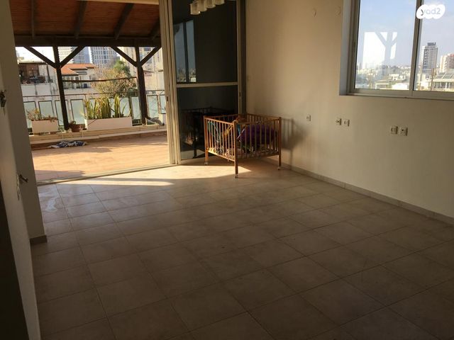 פועלי הרכבת 15